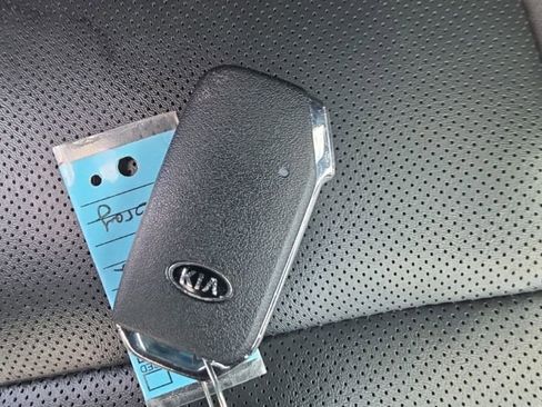 Used 2020 Kia Telluride S AWD/4WD image 32