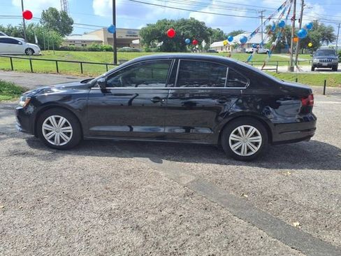 Used 2017 Volkswagen Jetta S image 4