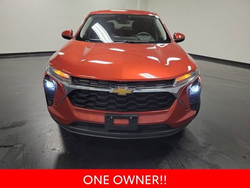 Used 2024 Chevrolet Trax LS w/ LS Convenience Package FWD image 3