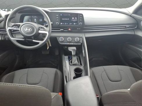 Used 2024 Hyundai Elantra SE FWD image 15