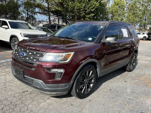 Used 2018 Ford Explorer XLT w/ Equipment Group 202A image 3
