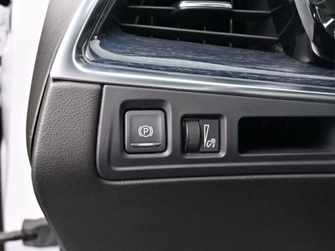 Certified 2024 Cadillac XT5 Premium Luxury w/ LPO, Floor Liner Package image 28