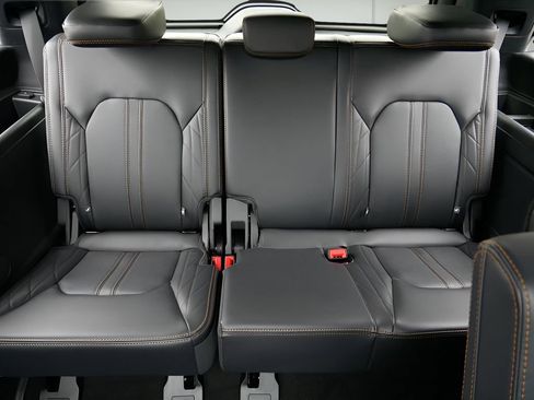 Used 2024 Ford Expedition Platinum AWD/4WD image 16