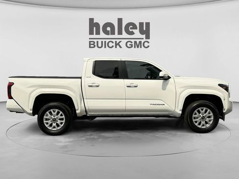 Used 2025 Toyota Tacoma SR5 AWD/4WD image 6