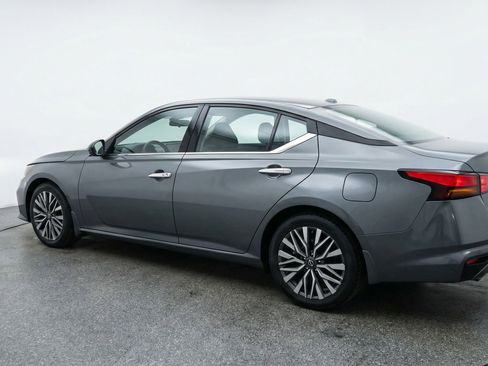 Used 2025 Nissan Altima 2.5 SV image 6