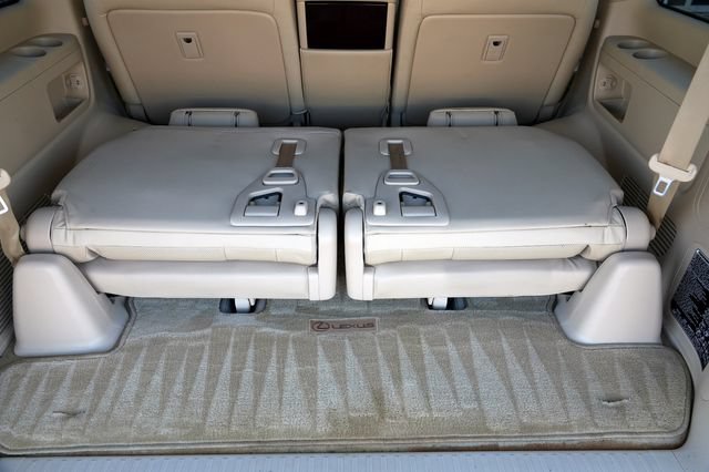 Used 2013 Lexus LX 570 4WD w/ Luxury Pkg w/Pre-crash image 47