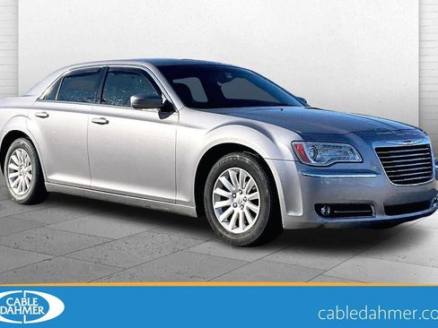 Used 2014 Chrysler 300 image 1