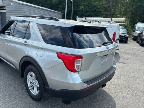 Used 2020 Ford Explorer XLT w/ Comfort Package AWD/4WD image 3