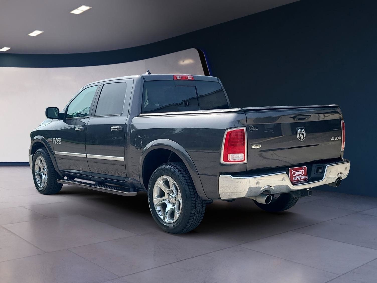 Used 2018 RAM 1500 Laramie AWD/4WD image 3