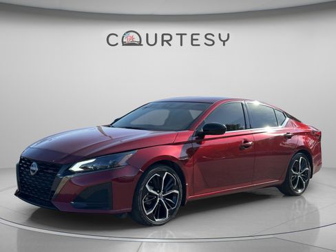 Certified 2024 Nissan Altima 2.5 SR FWD image 1