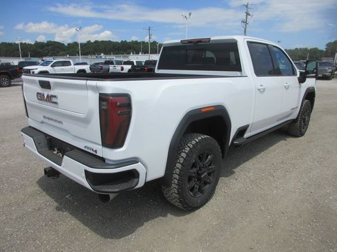 New 2026 GMC Sierra 2500 AT4 w/ AT4 Premium Plus Package AWD/4WD image 4