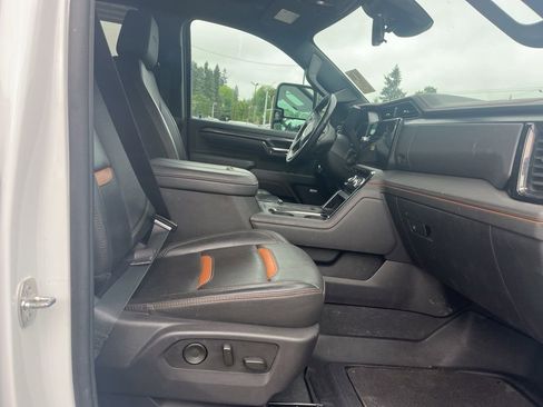 Used 2024 GMC Sierra 2500 AT4 w/ Technology Package AWD/4WD image 9