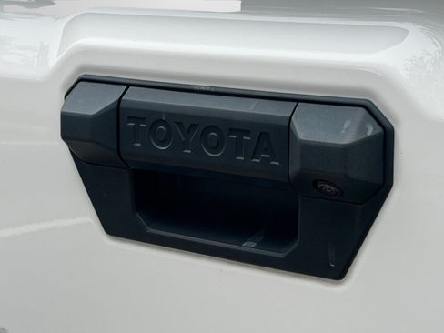 Used 2025 Toyota Tacoma SR AWD/4WD image 14