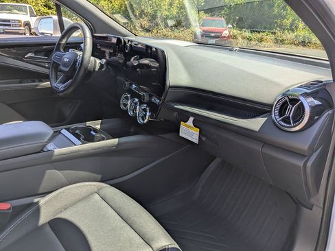 Used 2024 Chevrolet Blazer EV LT AWD/4WD image 35