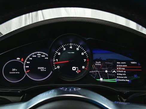 Used 2022 Porsche Cayenne Platinum Edition image 37