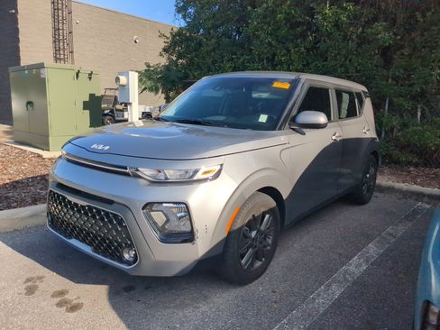 Certified 2022 Kia Soul EX image 3