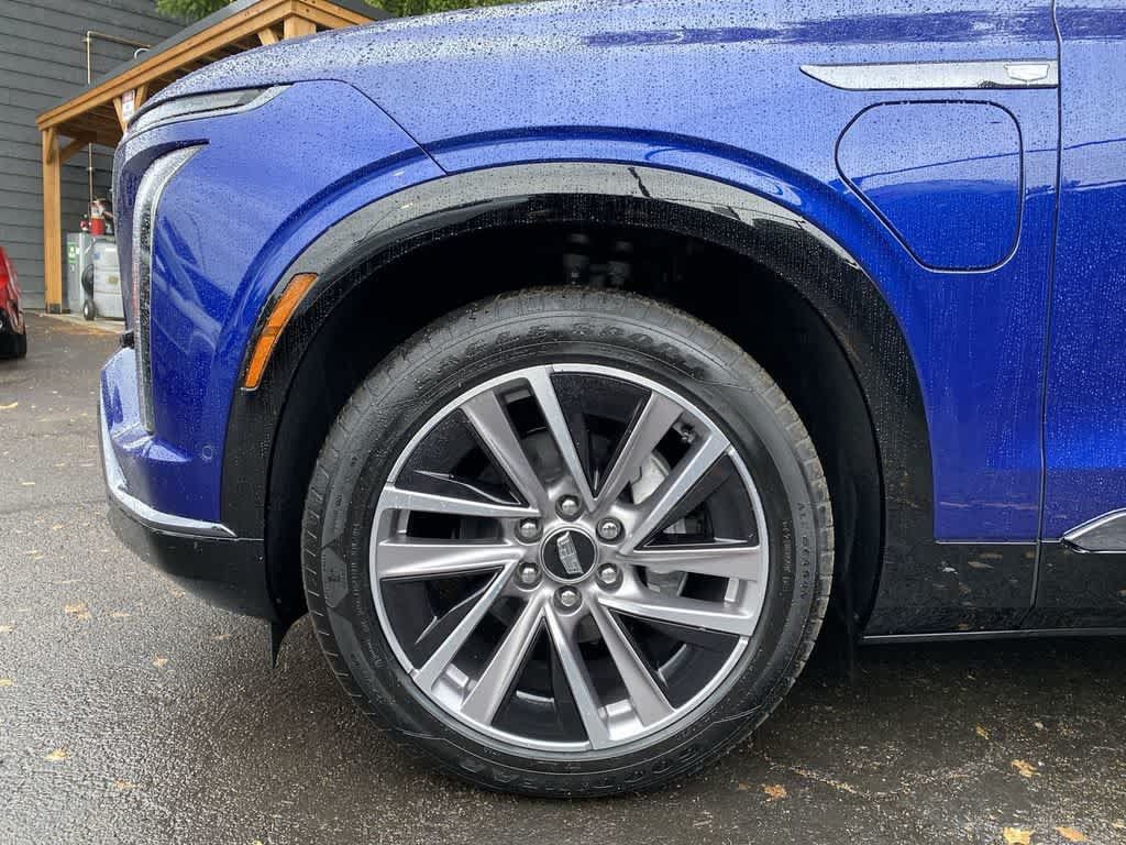 Certified 2026 Cadillac Vistiq Premium Luxury w/ LPO, Floor Liner Package AWD/4WD image 12