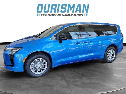 New 2027 Chrysler Pacifica Select AWD/4WD image 3
