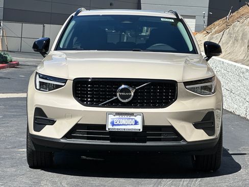 New 2026 Volvo XC40 B5 Core AWD/4WD image 6