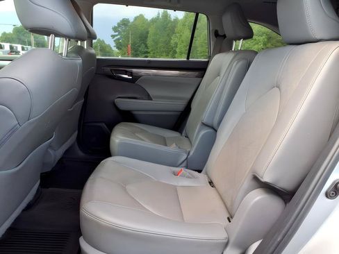 Used 2022 Toyota Highlander Platinum AWD/4WD image 14