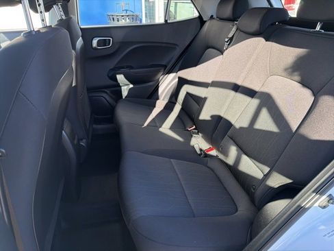 Certified 2025 Hyundai Venue SE image 31