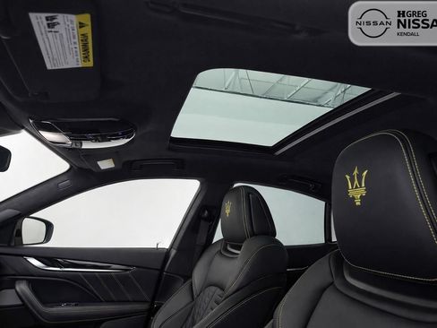 Used 2023 Maserati Levante Modena AWD/4WD image 9