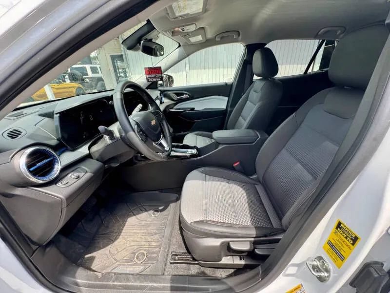 Used 2026 Chevrolet Trax LT FWD image 14