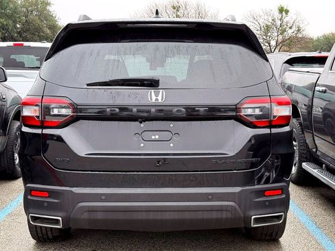 Used 2025 Honda Pilot Black Edition image 7