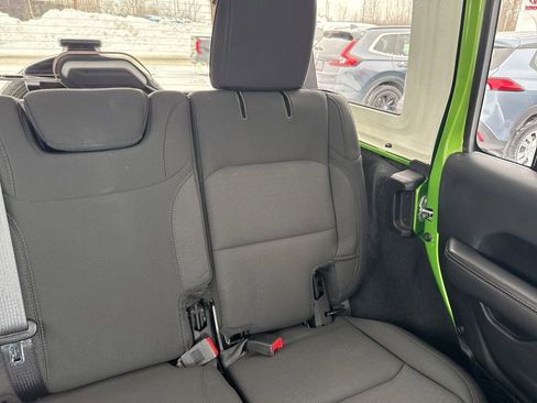 Used 2019 Jeep Wrangler Unlimited Sahara w/ Uconnect 4C Nav & Sound Group image 16