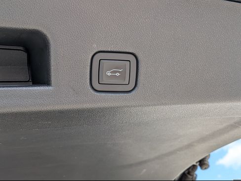 Used 2024 GMC Acadia Elevation FWD image 14