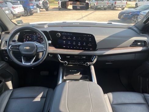 Used 2025 Chevrolet Tahoe LT RWD image 9