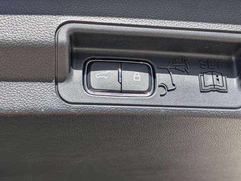 Certified 2023 Ford Explorer Limited w/ Limited Technology Package image 24