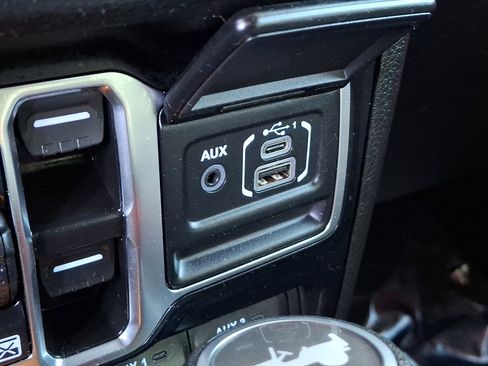 Used 2024 Jeep Wrangler Unlimited Sport image 27