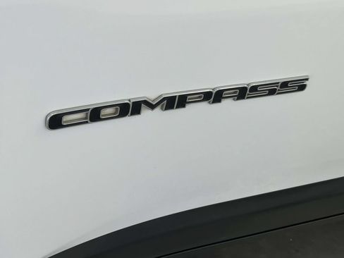 Used 2024 Jeep Compass Latitude AWD/4WD image 9