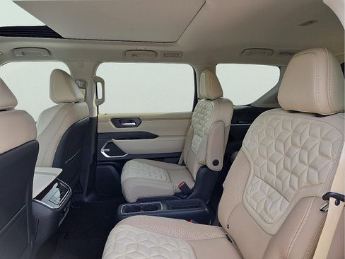 New 2025 Nissan Armada Platinum Reserve image 10