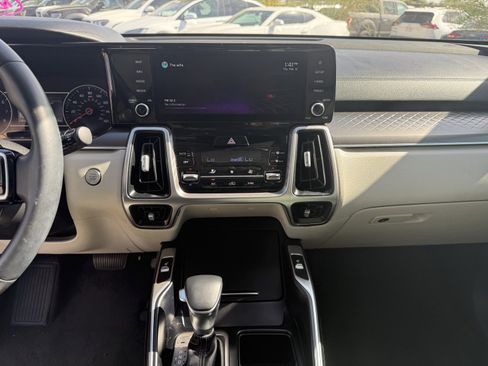 Certified 2022 Kia Sorento S w/ Panoramic Sunroof Package image 26