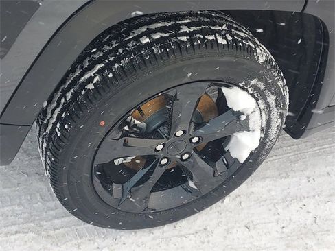 New 2025 Jeep Grand Cherokee L Altitude image 5