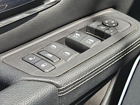Used 2025 RAM 1500 Laramie AWD/4WD image 18