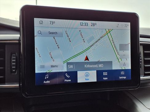 Used 2022 Ford Explorer XLT w/ Equipment Group 202A image 8