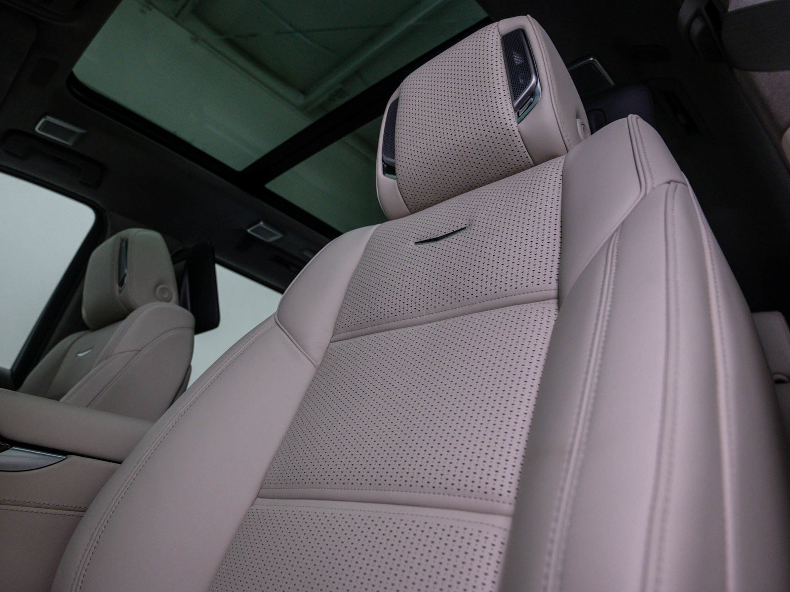 Used 2026 Cadillac Escalade ESV Platinum Sport AWD/4WD image 22