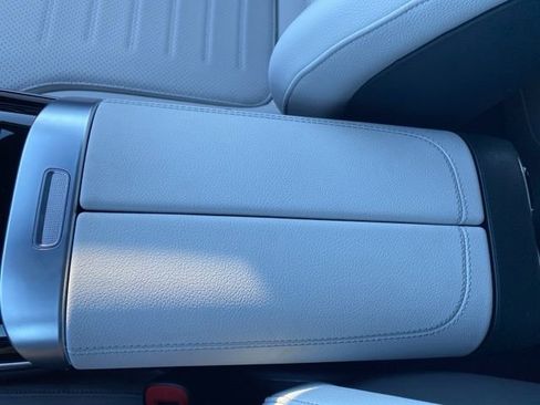 Used 2025 Mercedes-Benz GLC 300 4MATIC image 30