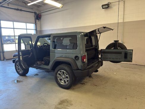 Used 2015 Jeep Wrangler Rubicon w/ Dual Top Group image 10