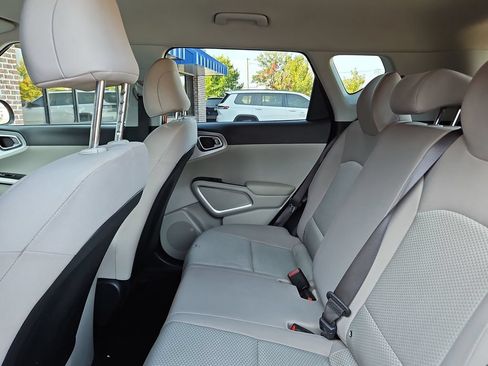 Used 2025 Kia Soul LX FWD image 24
