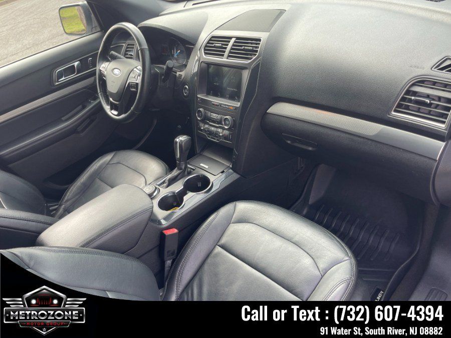 Used 2018 Ford Explorer XLT w/ Equipment Group 202A AWD/4WD image 26