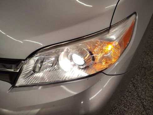 Used 2019 Toyota Sienna XLE image 11