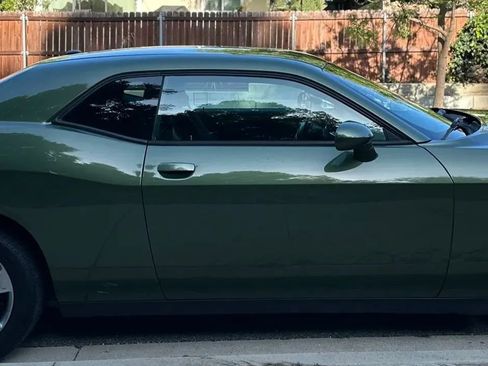 Used 2018 Dodge Challenger SXT RWD image 8
