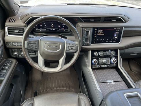 Used 2022 GMC Yukon Denali w/ Denali Ultimate Package AWD/4WD image 12