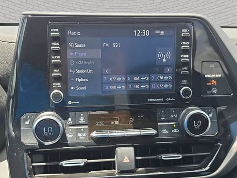 Used 2022 Toyota Highlander XLE FWD image 22