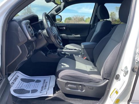 Used 2021 Toyota Tacoma TRD Off-Road w/ Technology Package image 11