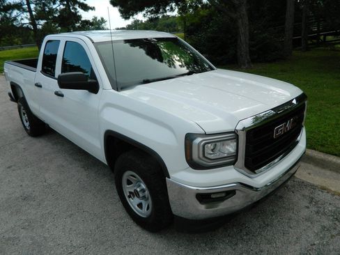 Used 2019 GMC Sierra 1500 Limited w/ Sierra Convenience Package AWD/4WD image 3